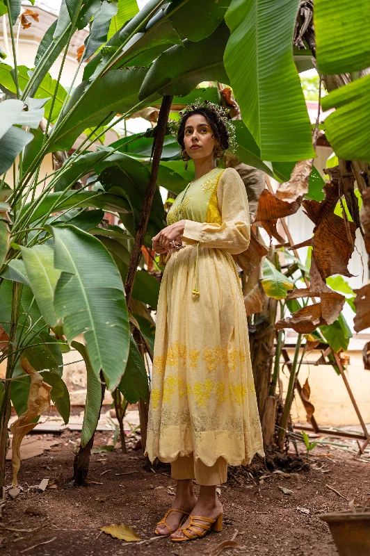 Tent kurta with hand block print sunflower and hand embroidered sequin detailing